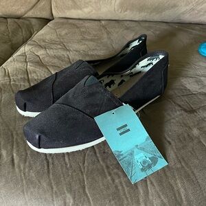 Toms flats size 9 new with tags